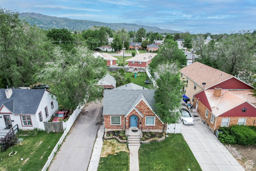 Aerial view of property and surrounding area with mountains