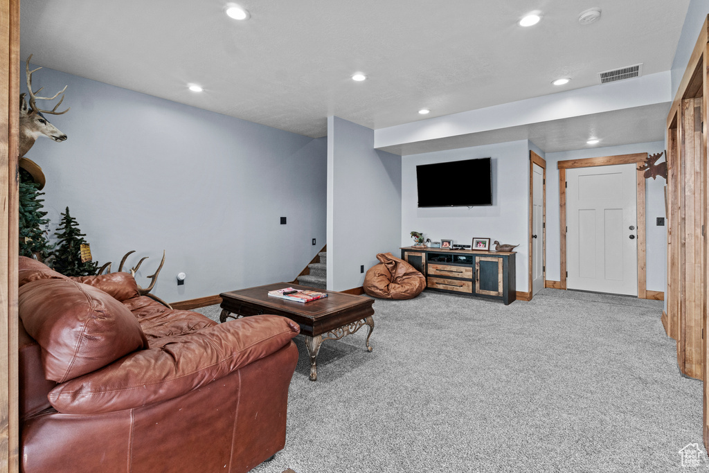 Living room with baseboards, recessed lighting, visible vents, and carpet