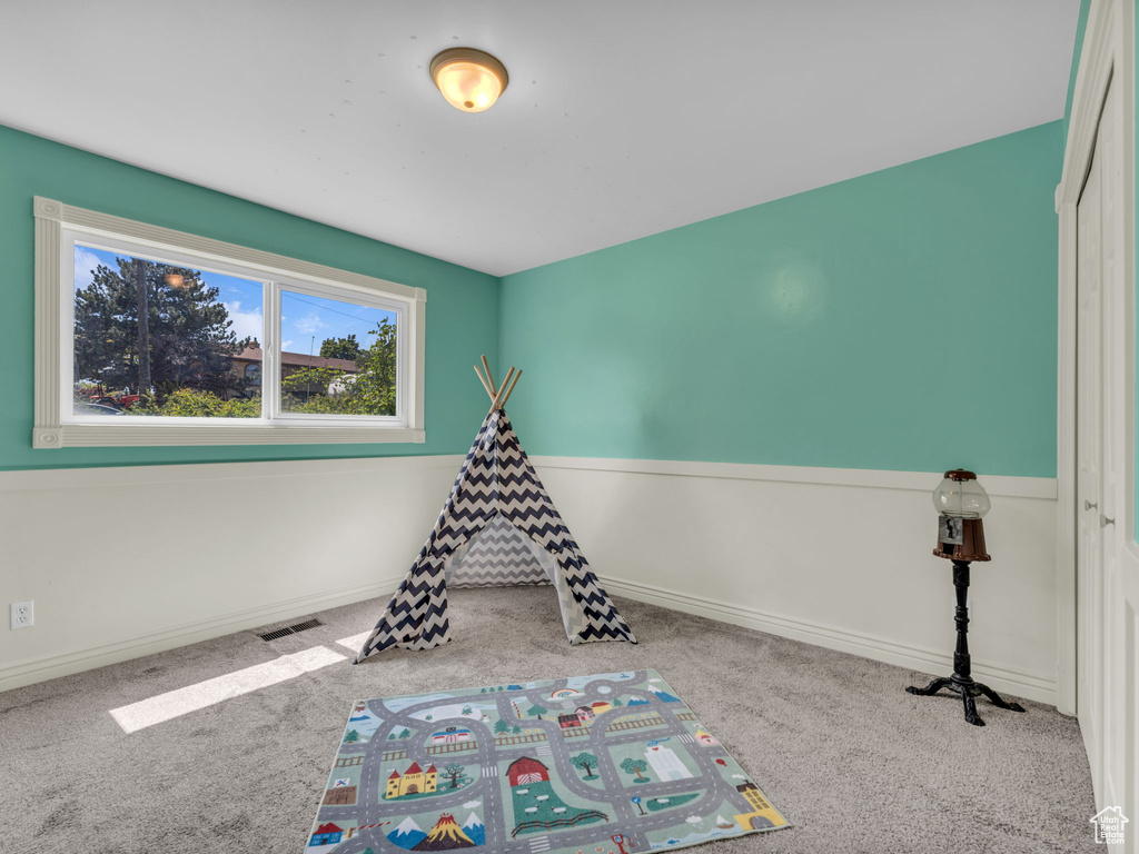 Rec room featuring carpet, baseboards, and visible vents