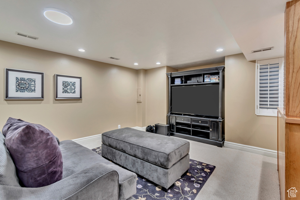 Living area with visible vents, baseboards, and recessed lighting