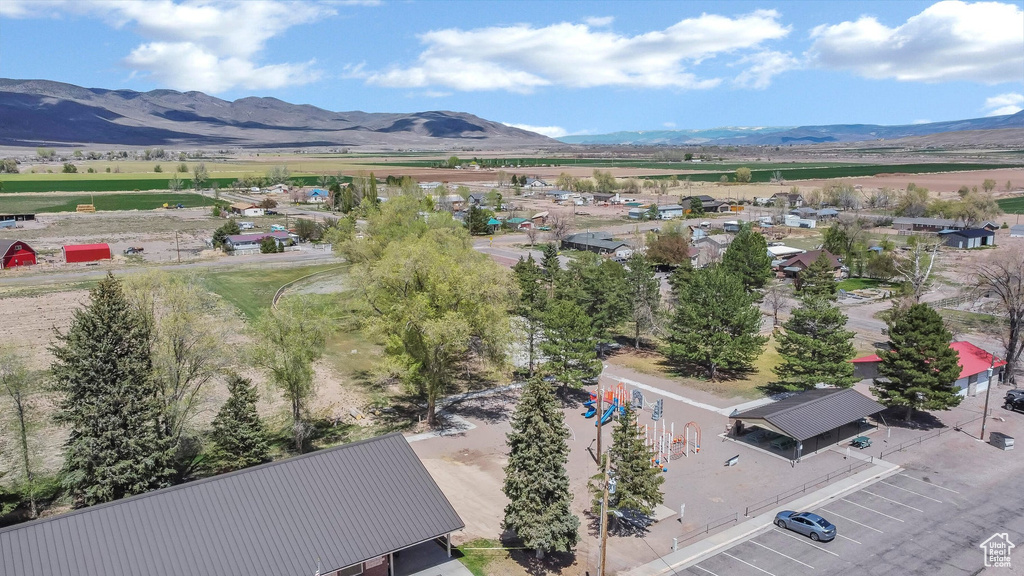 Aerial view with a mountain view