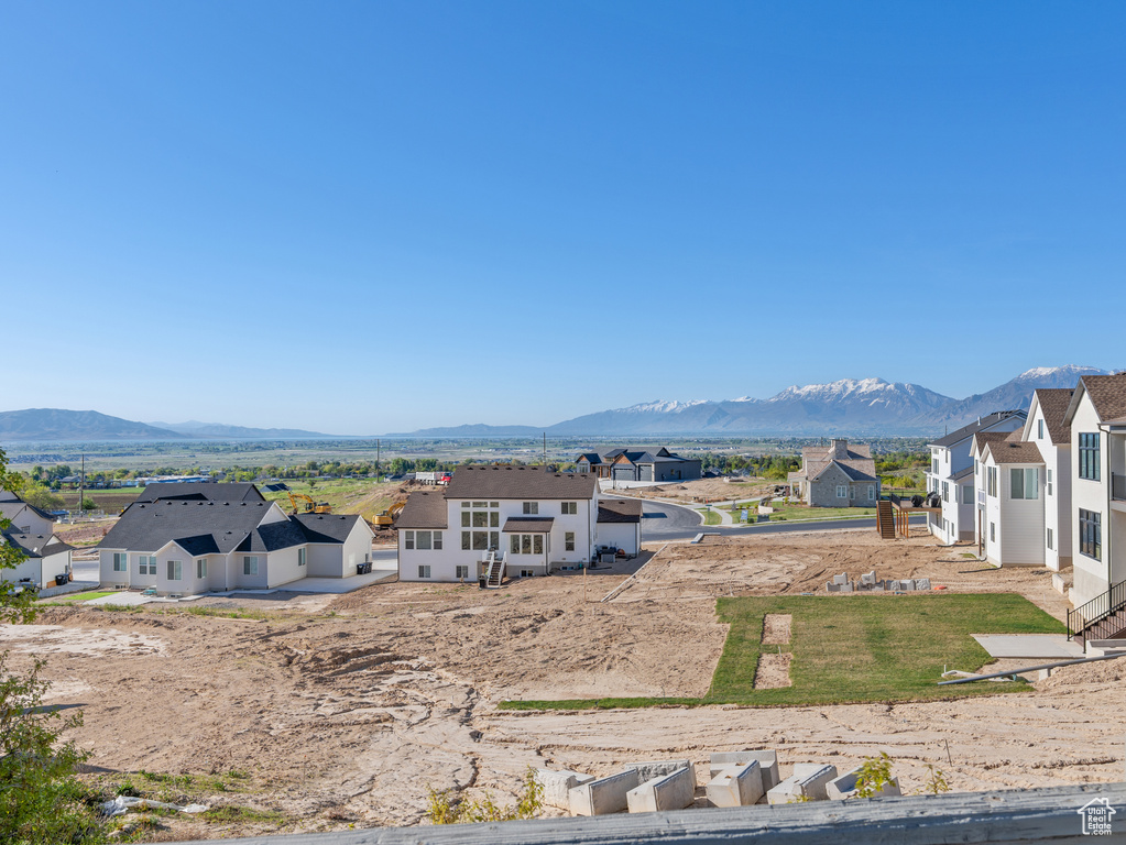 Mountain view featuring a residential view