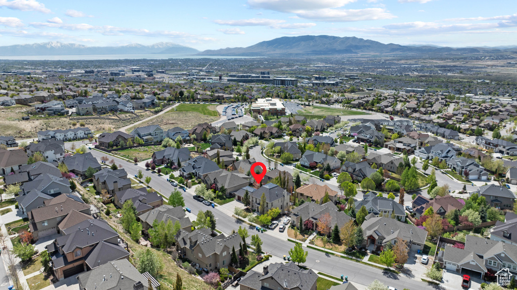 Bird's eye view featuring a mountain view and a residential view