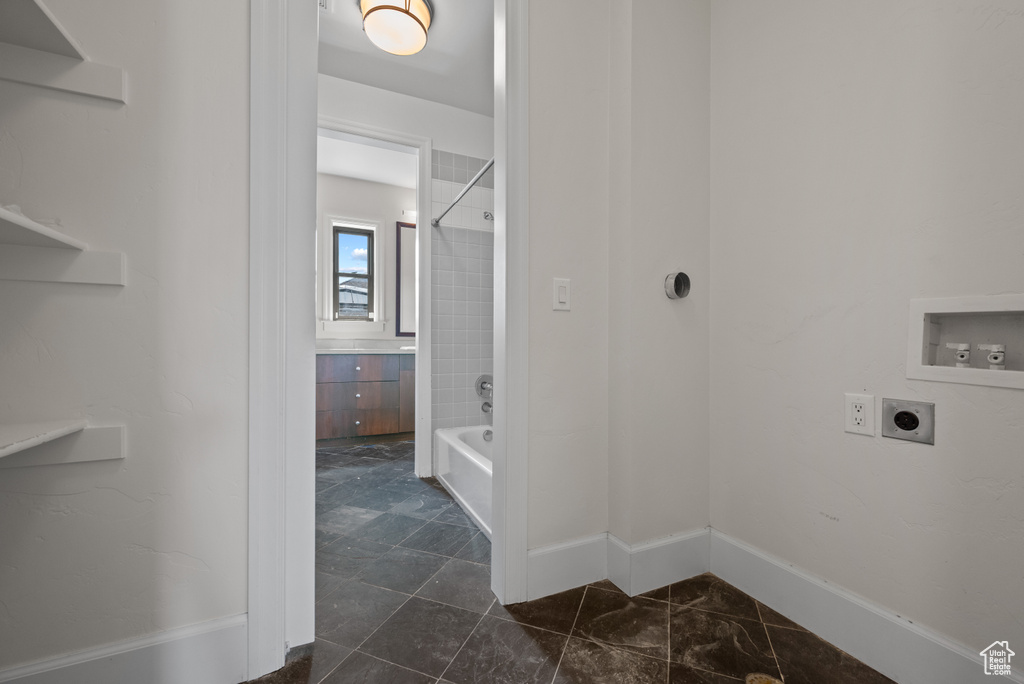 Clothes washing area with laundry area, electric dryer hookup, baseboards, and hookup for a washing machine