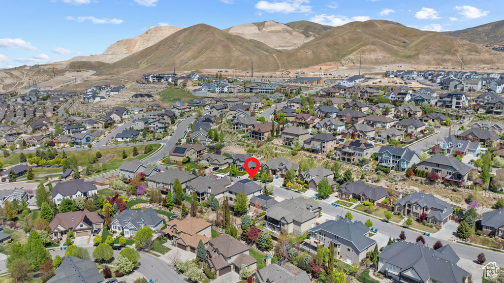 Bird's eye view featuring a residential view and a mountain view