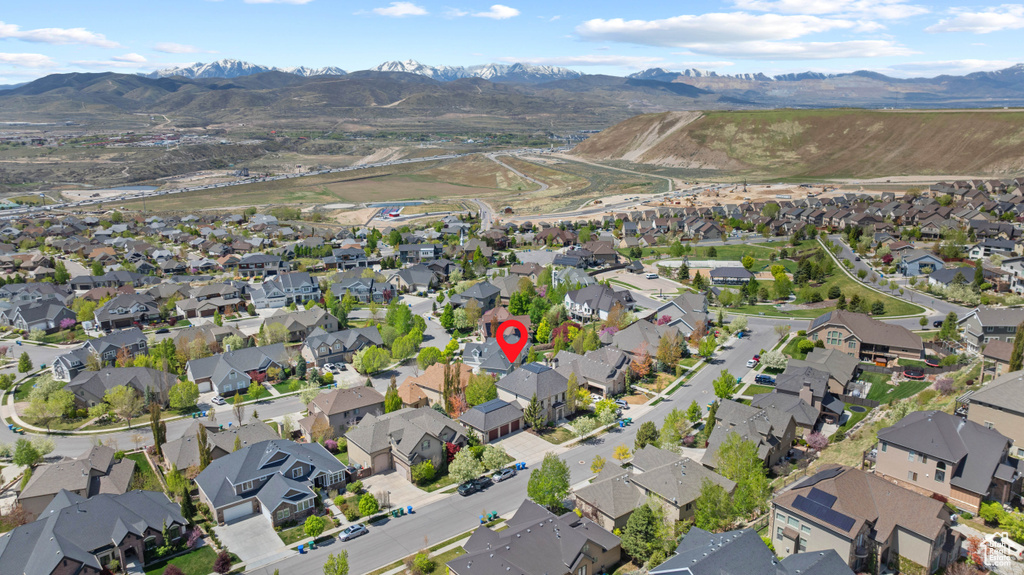 Bird's eye view featuring a mountain view and a residential view