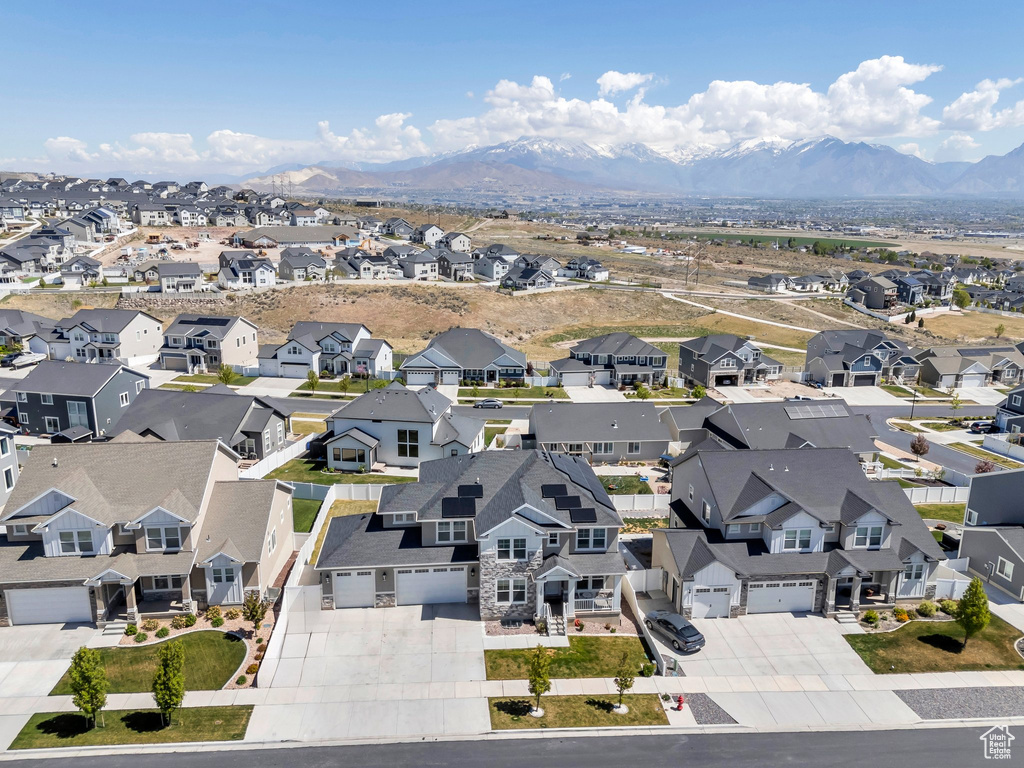 Bird\\\'s eye view with a residential view and a mountain view