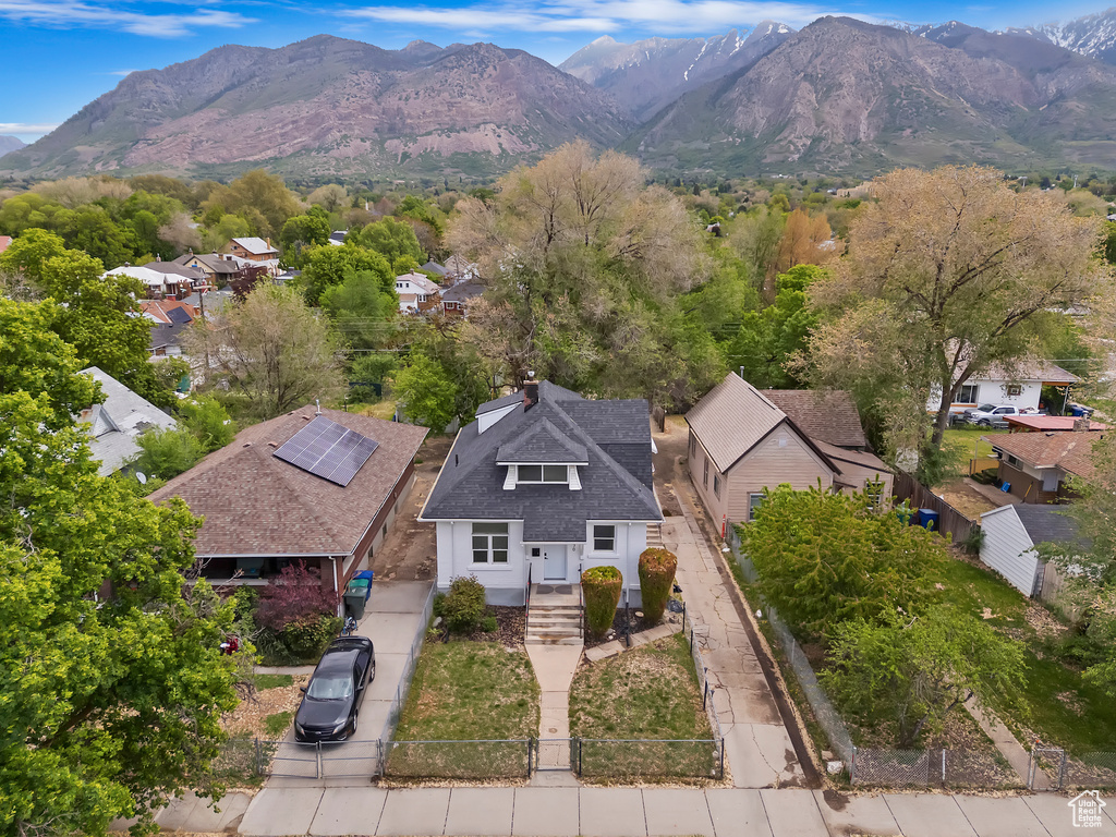 Aerial view with a residential view and a mountain view