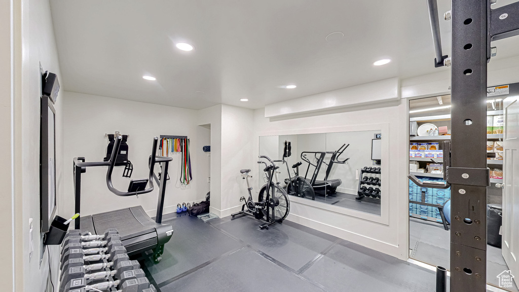 Exercise room featuring recessed lighting and baseboards