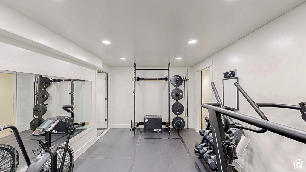 Workout area featuring recessed lighting and baseboards