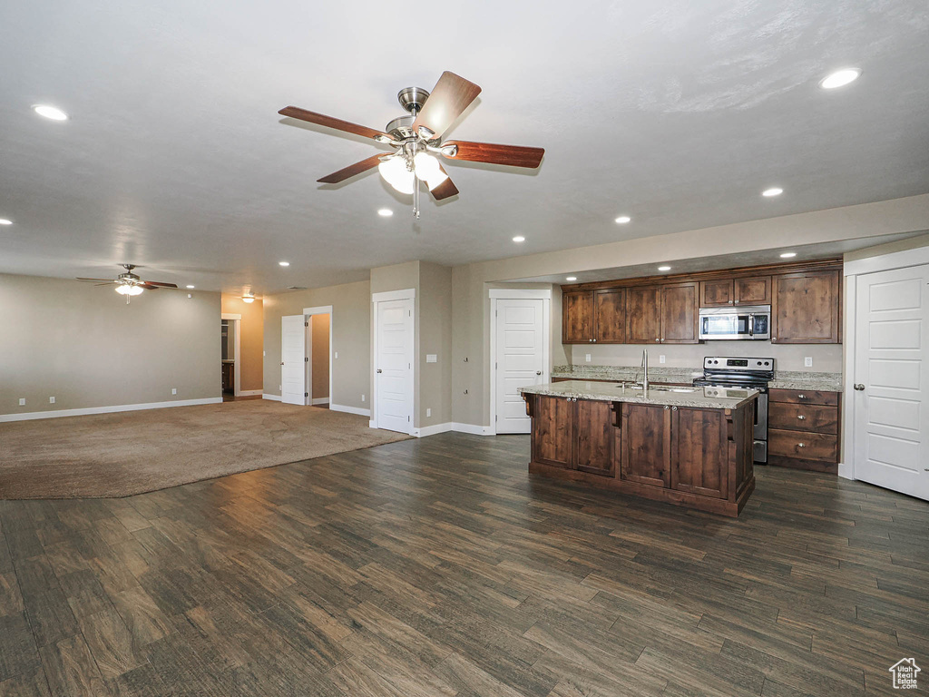 Kitchen featuring stainless steel appliances, a ceiling fan, recessed lighting, baseboards, and dark wood-type flooring