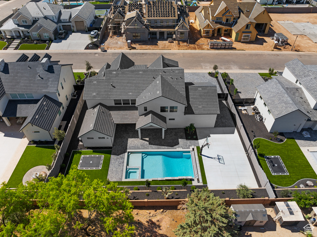 Birds eye view of property featuring a residential view