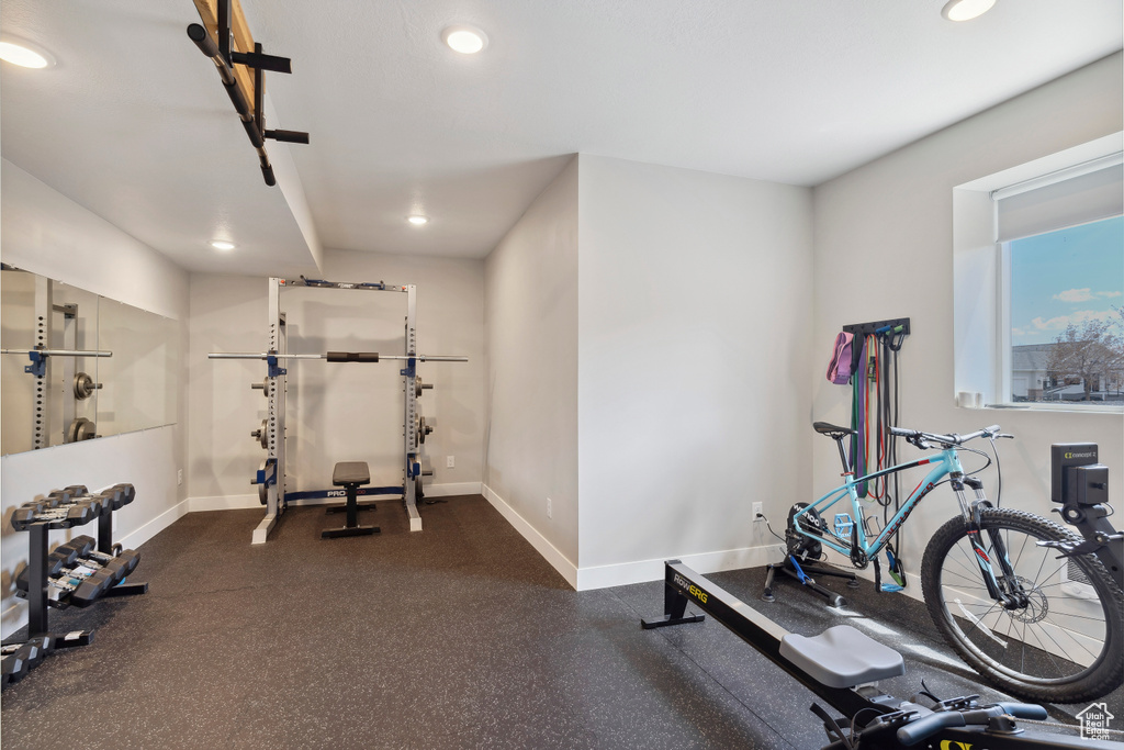 Exercise room featuring baseboards and recessed lighting