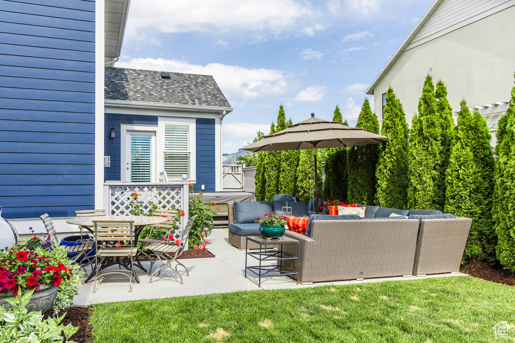 View of patio / terrace featuring outdoor lounge area