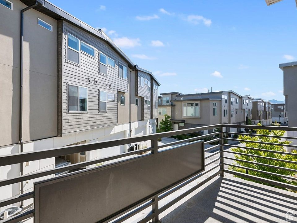 Balcony featuring a residential view