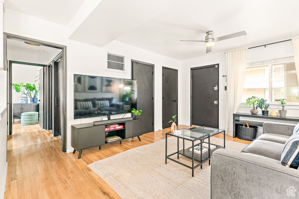 Living area featuring light wood finished floors and ceiling fan