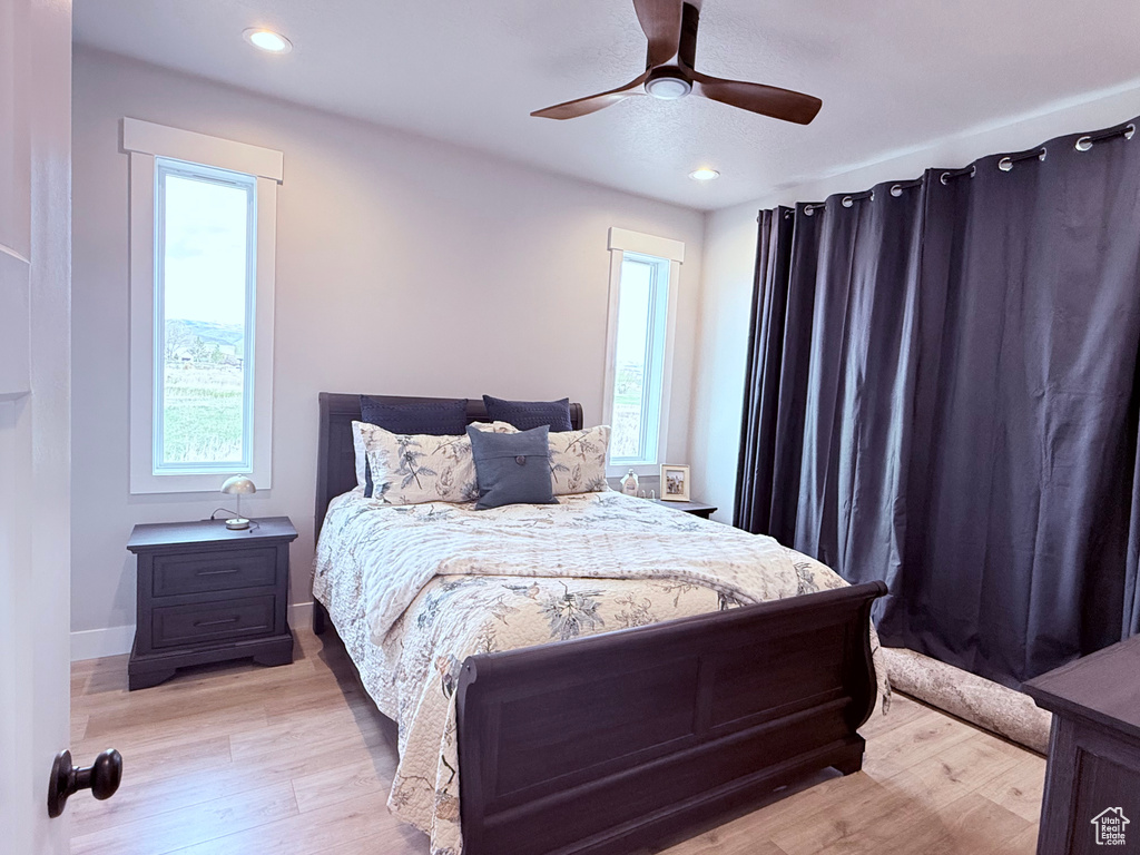 Bedroom with light wood-style flooring, recessed lighting, a ceiling fan, and baseboards