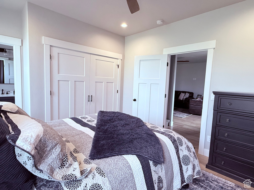 Bedroom featuring wood finished floors, a closet, a ceiling fan, and recessed lighting