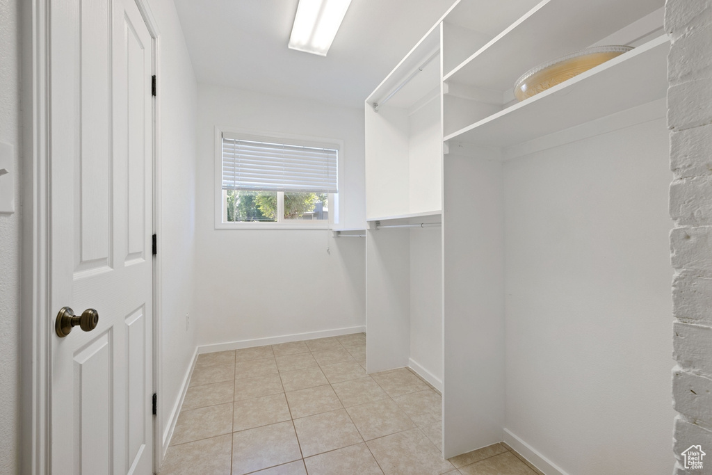 Walk in closet with light tile patterned flooring