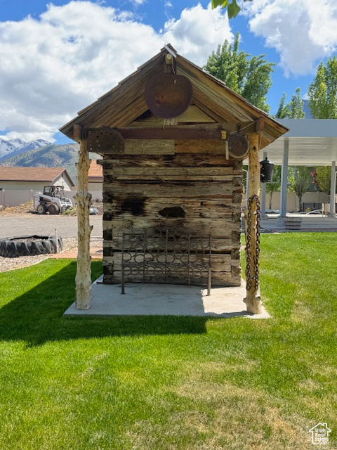 Surrounding community featuring a lawn