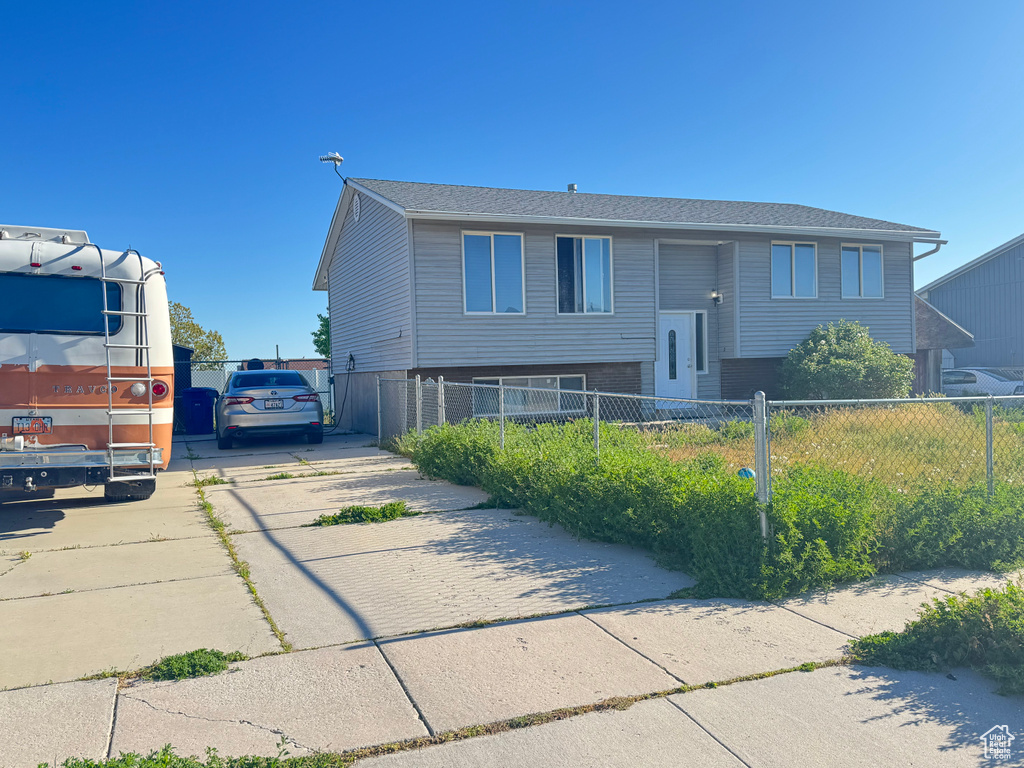Bi-level home featuring concrete driveway