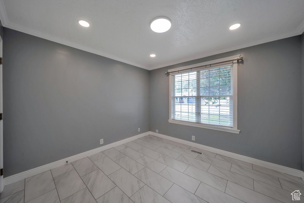 Unfurnished room with baseboards, ornamental molding, and recessed lighting