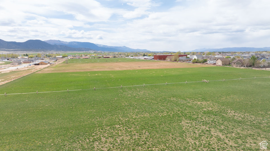 Surrounding community with a mountain view