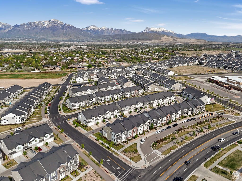 Bird\'s eye view with a residential view and a mountain view