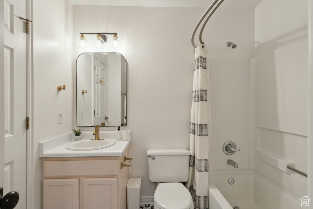 Full bath with toilet, vanity, and shower / bathtub combination with curtain