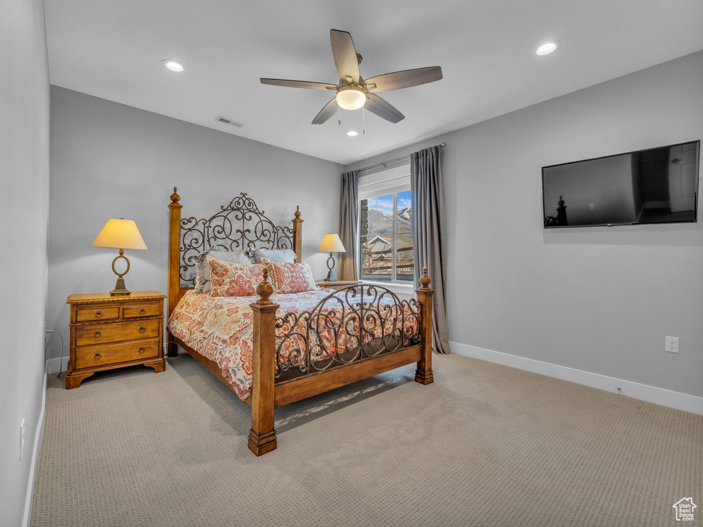 Bedroom with baseboards, visible vents, carpet floors, and recessed lighting