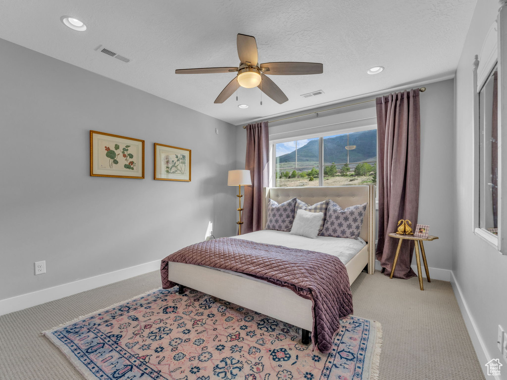 Bedroom with baseboards, visible vents, carpet floors, and recessed lighting