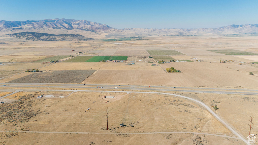 Overview of rural landscape with a mountainous background