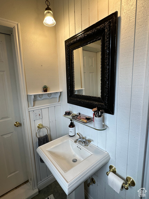 Bathroom featuring a sink
