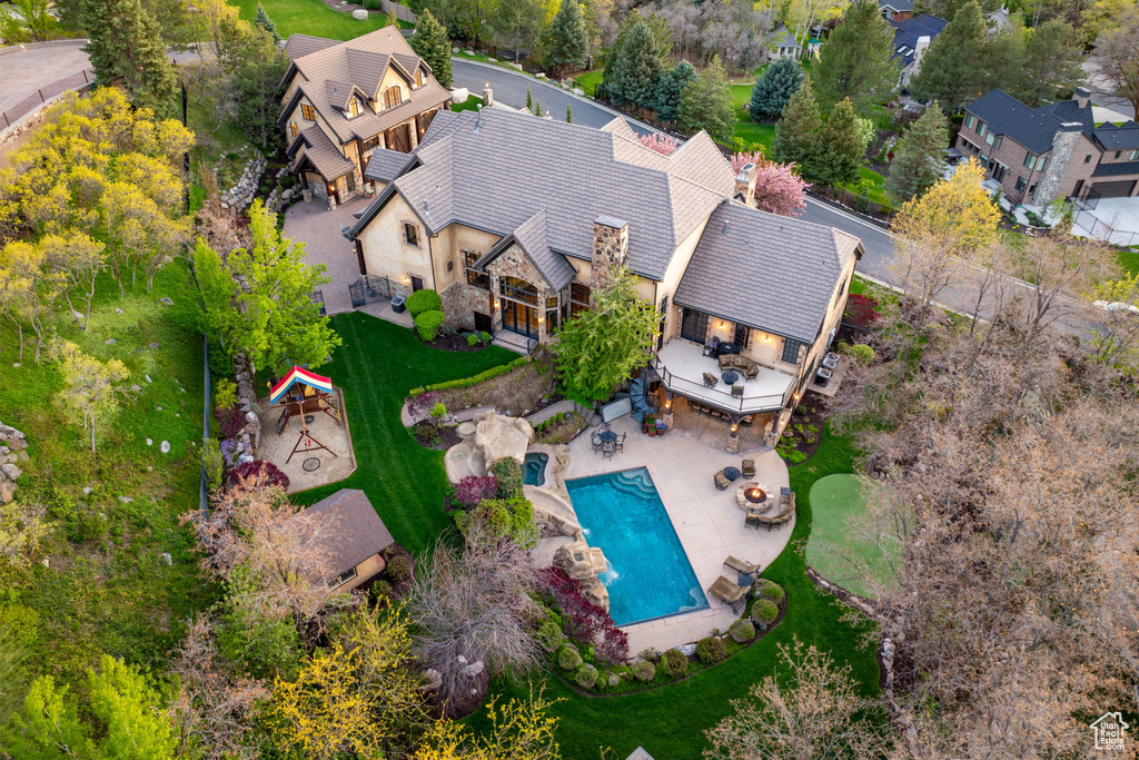 Birds eye view of property