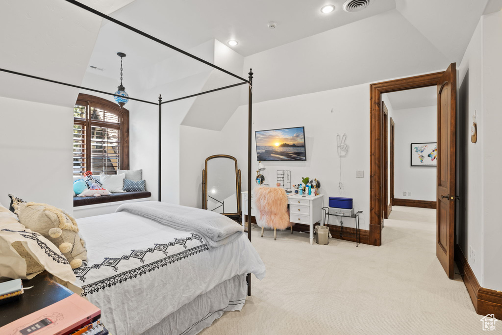 Bedroom featuring light colored carpet, visible vents, baseboards, and recessed lighting
