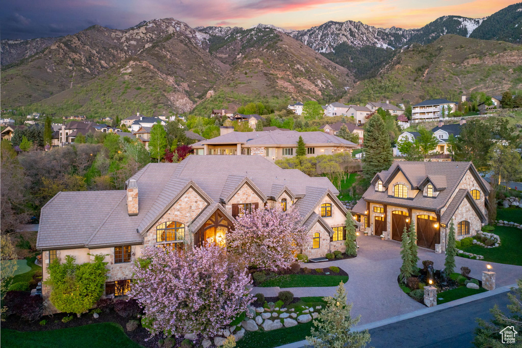 Drone / aerial view featuring a mountain view