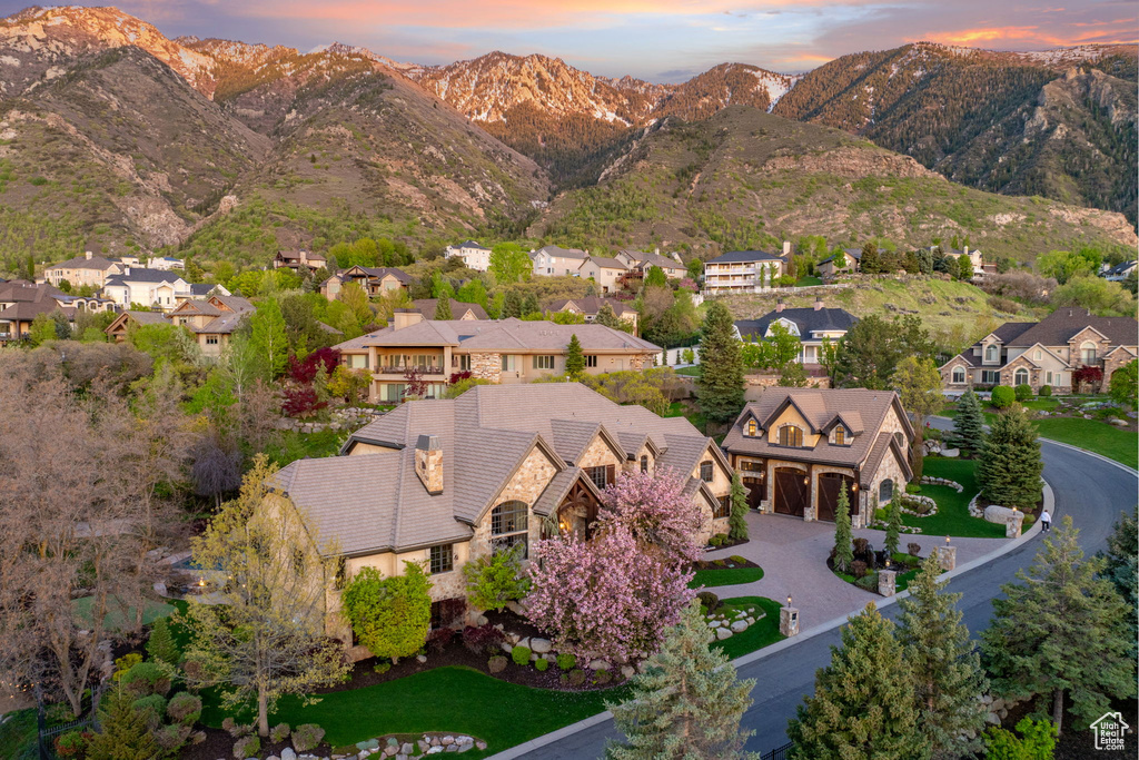 Bird\\\\\\\\\\\\\\\\\\\\\\\\\\\\\\\'s eye view featuring a mountain view and a residential view
