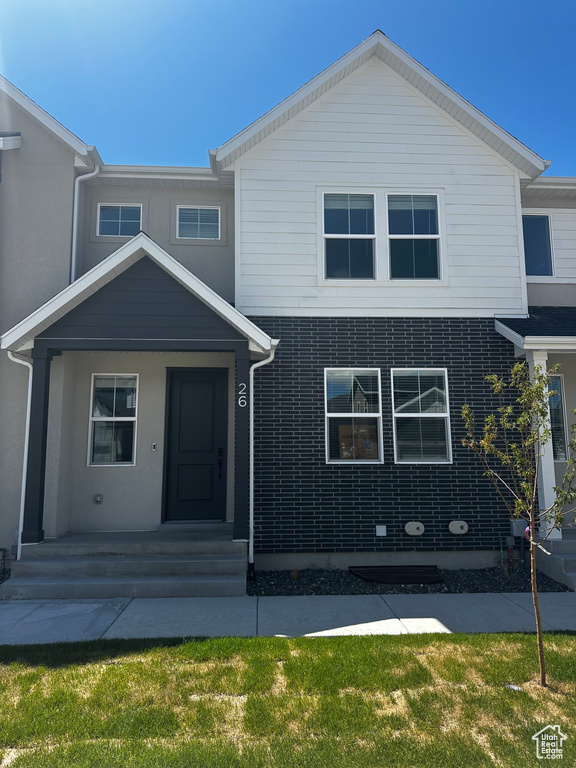 View of front of house featuring a front yard