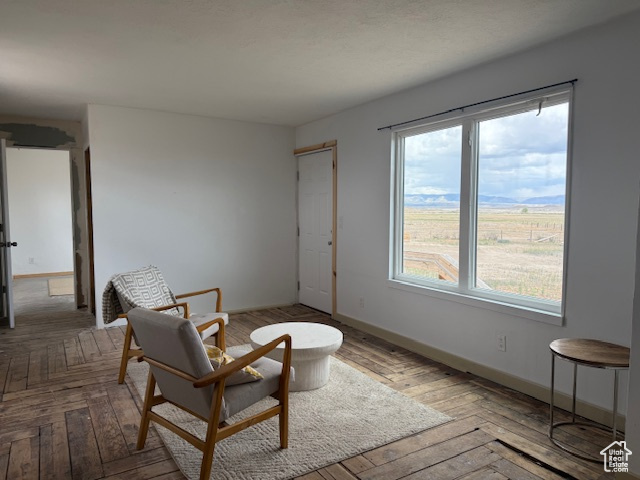 Sitting room with baseboards and parquet floors