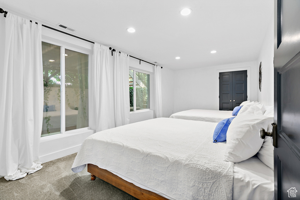 Bedroom with carpet, visible vents, and recessed lighting