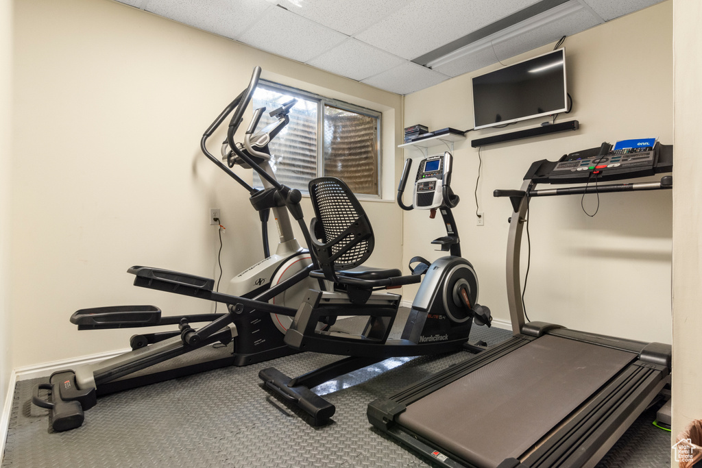 Workout room with a drop ceiling