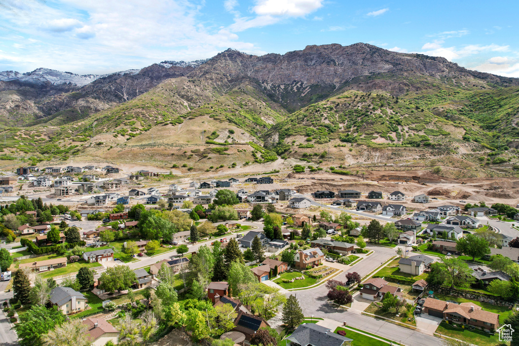 Aerial overview of property\\\\\\\\\\\\\\\\\\\\\\\\\\\\\\\\\\\\\\\\\\\\\\\\\\\\\\\\\\\\\\\\\\\\\\\\\\\\\\\\\\\\\\\\\\\\\\\\\\\\\\\\\\\\\\\\\\\\\\\\\\\\\\\'s location featuring a mountain backdrop and nearby suburban area