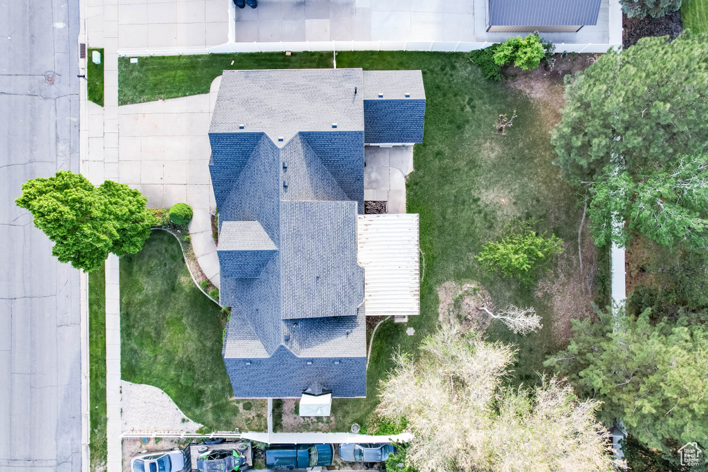 Aerial view of property and surrounding area