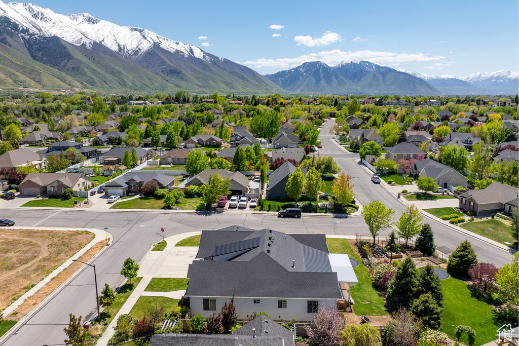 Bird's eye view featuring a residential view and a mountain view