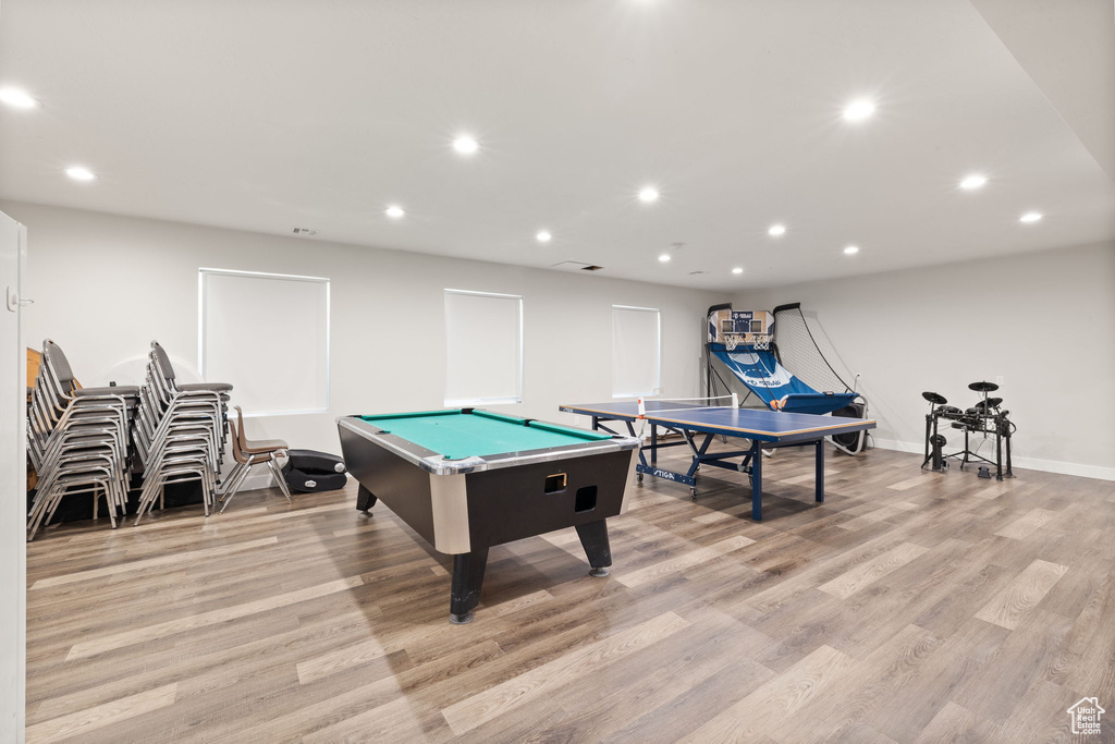 Playroom with recessed lighting, light wood-style flooring, and baseboards