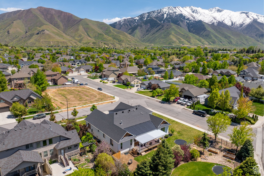 Bird's eye view featuring a residential view and a mountain view