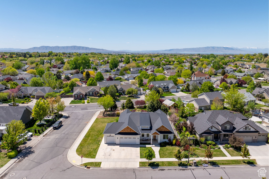 Bird's eye view featuring a residential view and a mountain view