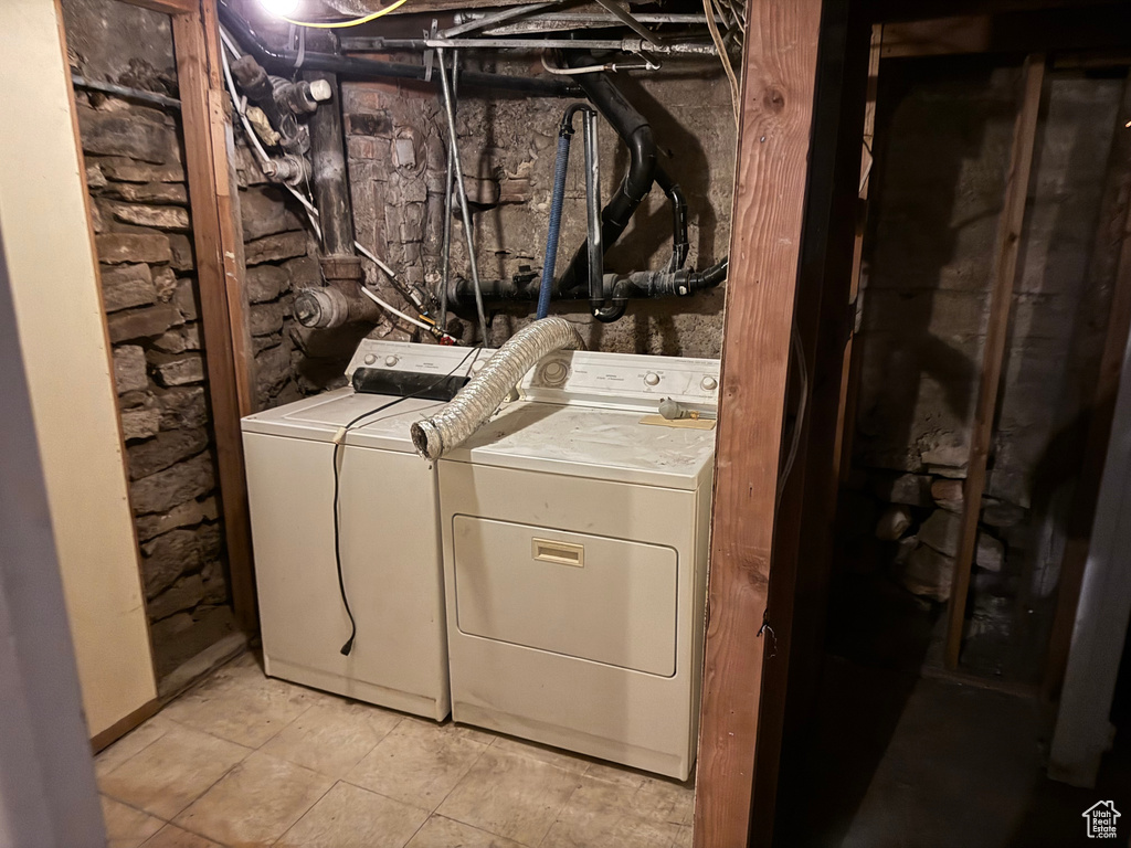 Washroom with washer and dryer
