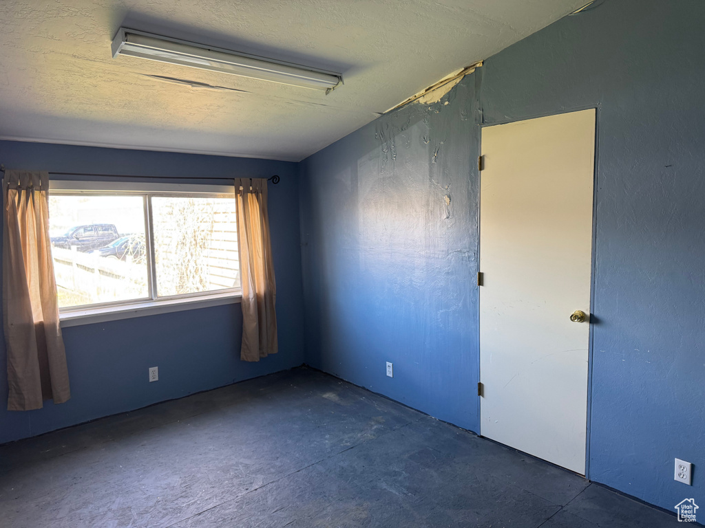 Unfurnished room featuring a textured ceiling