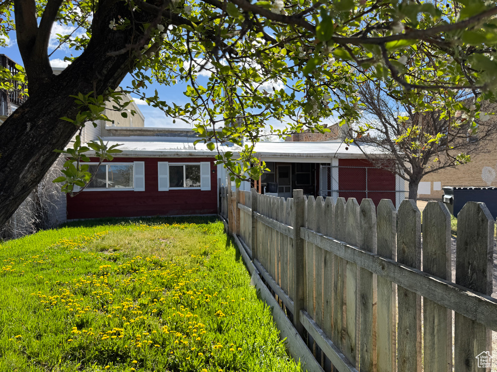 View of home's exterior